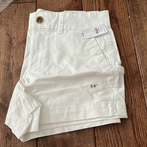 NWT white Old Navy size 2 everyday shirt 3.5” in white